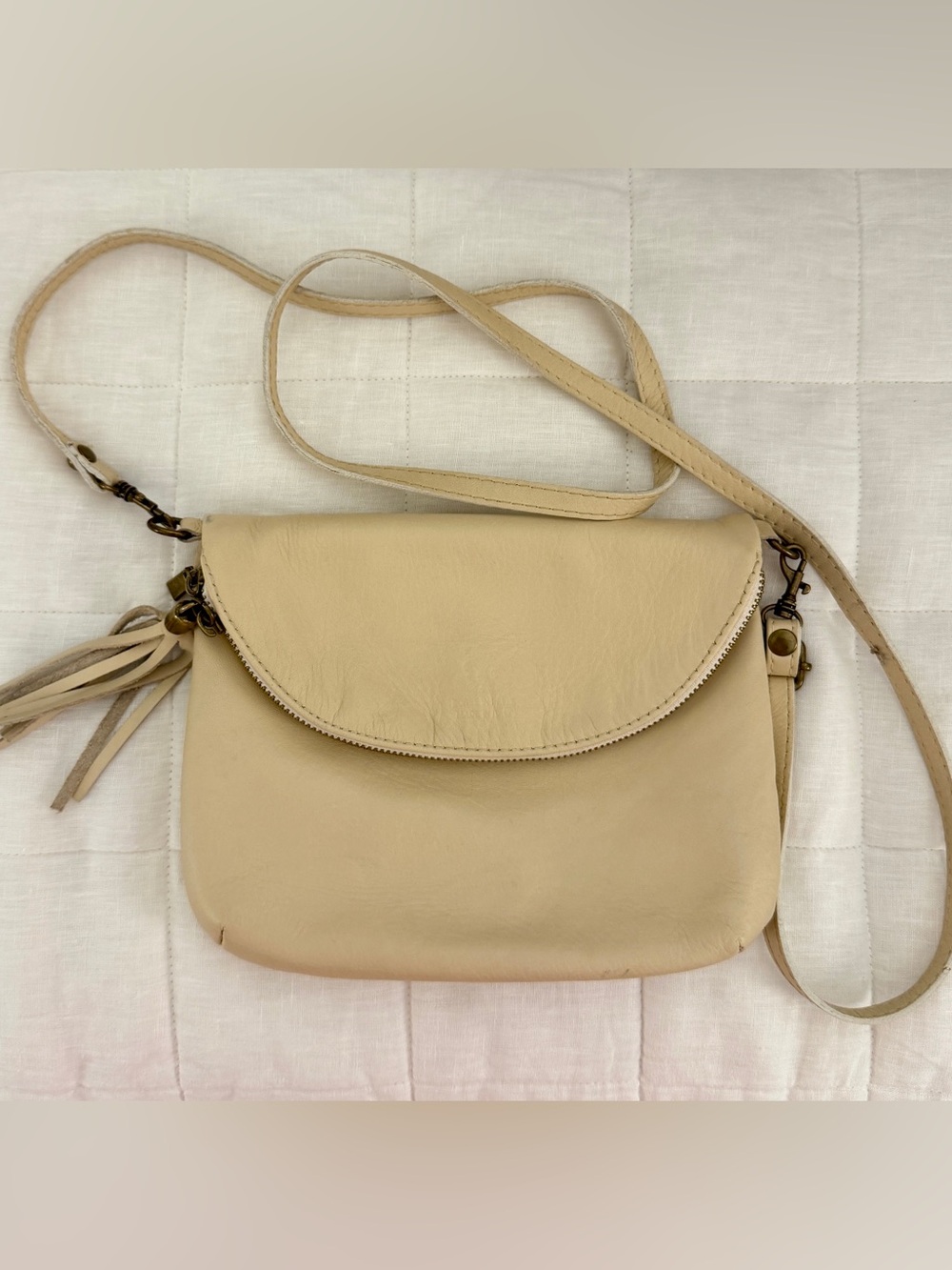 Italian Leather Crossbody Bag in Beige - perfect for travel!